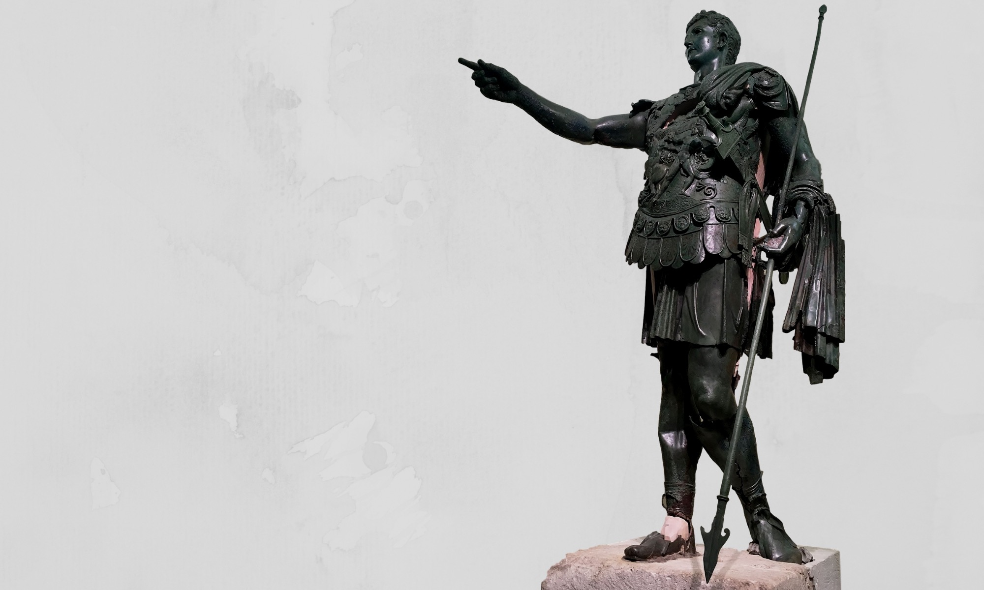 Statua bronzea romana del generale Germanico Cesare nell'atto dell'ad locutio