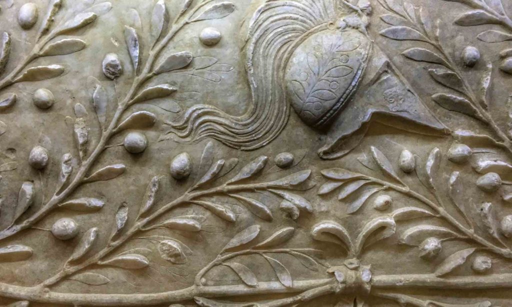 Particolare del rilievo marmoreo con protomi e ulivi di Amelia