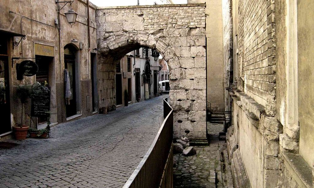 Antico arco romano di Druso minore e Germanico Cesare a Spoleto